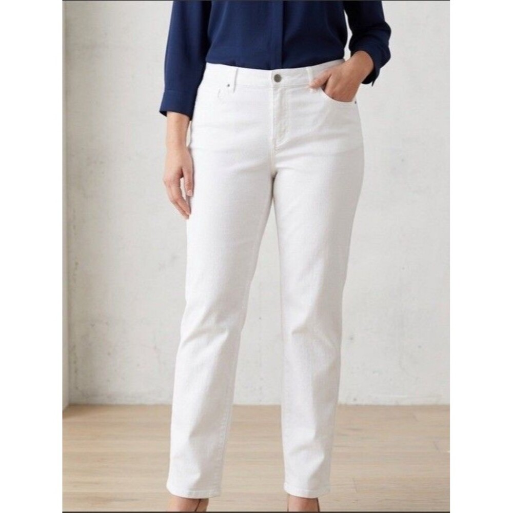 St. John's Bay Womens White Jeans Size 16 Straight Leg Classic Denim Pants NWOT